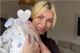 Κατερίνα Καινούργιου: Δημοσίευσε την πρώτη ολόσωμη φωτογραφία 20 μέρες μετά τη γέννηση της κόρης της