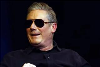 Το επικό τρολάρισμα του Στάρμερ στον Μακρόν: Φόρεσε μαύρα γυαλιά και άρχισε να μιλάει γαλλικά