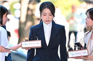 Φυλάκιση 20 μηνών για την πρώην πρώτη κυρία της Νότιας Κορέας, που δωροδοκούνταν με τσάντες Chanel και διαμαντένια κολιέ