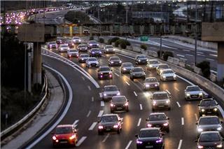 Τροχαίο στην Εθνική Οδό Αθηνών – Λαμίας: Φορτηγό ανατράπηκε στα Οινόφυτα στο ρεύμα προς Αθήνα