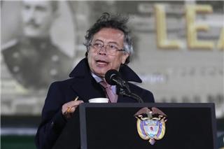 Ο πρόεδρος της Κολομβίας έτοιμος να «πάρει τα όπλα» μετά τις απειλές Τραμπ