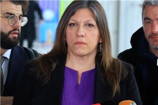 «Δηλώνω αποχή, έχω δεχθεί πολλές προσβολές», λέει η πρόεδρος στη δίκη για τα βίντεο των Τεμπών