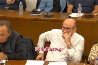 Kόρινθος: Πολίτης με νταλκά μπήκε στο δημοτικό συμβούλιο και... τραγουδούσε Καζαντζίδη!