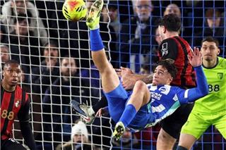 Μπράιτον-Μπόρνμουθ 1-1: Αδιανόητο ψαλιδάκι από τον Κωστούλα, δείτε το γκολ