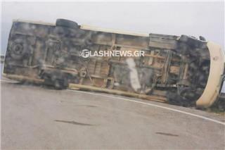 Λεωφορείο του ΚΤΕΛ ντελαπάρισε στην Κρήτη από τους θυελλώδεις ανέμους