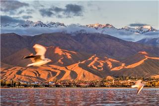 Μια πόλη που θυμίζει την χαμένη Ατλαντίδα βρέθηκε στον πάτο λίμνης σε βάθος 4 μέτρων