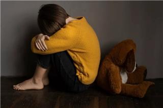 Λαμία: Καταδικάστηκε η μητέρα που εγκατέλειψε το 10χρονο παιδί της με αυτισμό στα δικαστήρια