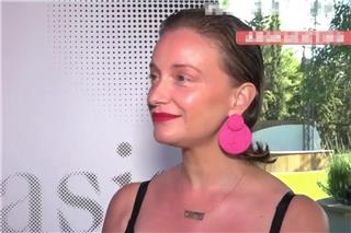 Λένα Δροσάκη: «Σε αυτό το κομμάτι, είμαι σε μια φάση απελπισίας, διότι έχουμε ξεχάσει να αγαπάμε»