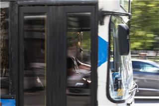 Υπουργείο Μεταφορών: 100 ευρώ το πρόστιμο για το εισιτήριο – Όσοι συλλαμβάνονται για γκράφιτι, θα τα καθαρίζουν οι ίδιοι