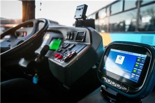 Σε διαθεσιμότητα οδηγός λεωφορείου στην Αθήνας επειδή έτρωγε στο τιμόνι