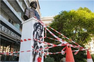 Θεσσαλονίκη: Βανδάλισαν την προτομή του Λυγγερίδη, του αστυνομικού που δολοφονήθηκε στου Ρέντη