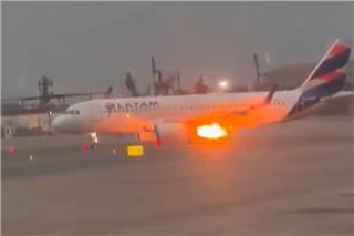 Λίμα: Φωτιά στον κινητήρα Airbus της LATAM πριν την απογείωση - Η απόφαση για τους επιβάτες