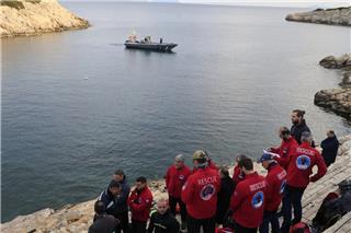 Λιμανάκια Βουλιαγμένης: Βρέθηκαν βατραχοπέδιλο και φιάλη οξυγόνου στο «Πηγάδι του Θανάτου»