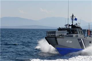 Στενό Σαλαμίνας: Οργή για τις υψηλές ταχύτητες σκαφών - «Σηκώνουν στον αέρα λουόμενους, ζημιές χιλιάδων ευρώ!»