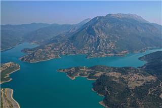 Καλύτερα τα νέα για τη λίμνη του Μόρνου μετά τις βροχές