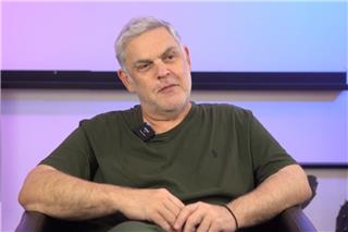 Η μαμά που έφυγε νωρίς και η θεία που τον υιοθέτησε: Η πιο συγκινητική εξομολόγηση του Αντώνη Λουδάρου