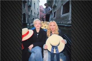 Μαντόνα και Τζούλια Γκάρνερ αναβίωσαν το «Like a Virgin» σε γόνδολα στη Βενετία