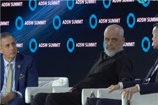 «Νομίζεις ότι είστε απόγονοι του Πλάτωνα και του Αριστοτέλη αλλά δεν είστε» - Παραλήρημα Ράμα εναντίον Έλληνα δημοσιογράφου