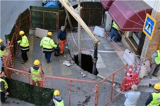 Καθίζηση οδοστρώματος στο Παγκράτι - Διακοπή της κυκλοφορίας στη Βασ. Γεωργίου