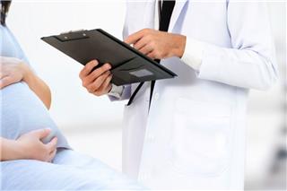 Φρίκη στην Αχαΐα: Πρώην μαιευτήρας έβγαζε γυμνές φωτογραφίες τα εγγόνια του