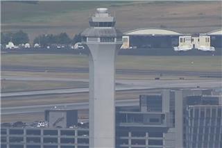 Απίστευτες στιγμές σε πτήση: Γέννησε 30 λεπτά πριν την προσγείωση – «Η μαμά ήταν ροκ σταρ»