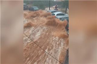 Μάνη: Πρωτοφανές μπουρίνι με 140 τόνους νερού ανά στρέμμα σε δύο ώρες - Τραυματίστηκε γυναίκα από κεραυνό