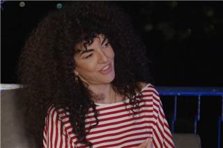 Μαρία Σολωμού: «Κάνω συζητήσεις με ανθρώπους που θαυμάζω – 2-3 όμως θα ήθελα να τους κλωτσήσω»
