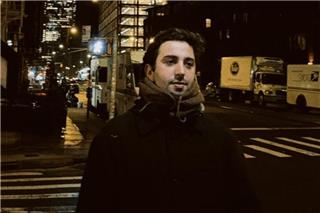 Ο Μάριο Μπανούσι βραβεύτηκε με Αργυρό Λέοντα στην Μπιενάλε Θεάτρου Βενετίας 2026