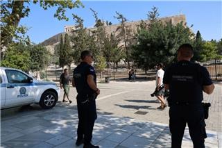 Επίθεση με μαχαίρι στην Ακρόπολη: Τι είδε αυτόπτης μάρτυρας τις στιγμές του τρόμου