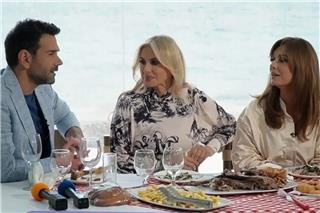 Θάλεια Ματίκα στο εορταστικό της ΕΡΤ: «Ήρθα κυρίως για το φαγητό» – Τάσος Ιορδανίδης: «Εγώ νόμιζα για μένα»