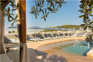 Mavili Beach: Η μοναδική rooftop «παραλία» της Αθήνας επιστρέφει το καλοκαίρι