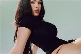 Η Μέγκαν Φοξ επέστρεψε μετά από έναν χρόνο στο Instagram με σέξι φωτογράφιση: «Είμαι ζωντανή»