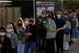 Συναγερμός στη Βρετανία: Αυξήθηκαν σε 27 τα κρούσματα μηνιγγίτιδας