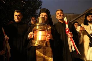 Το Αγιο Φως έφτασε στην Ελλάδα – Ποια είναι η πρώτη στάση και πώς θα διανεμηθεί