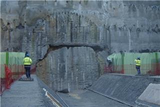 Live η άφιξη του μετροπόντικα «Αθηνά» στον Ευαγγελισμό