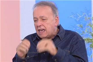 Έξαλλος ο Ανδρέας Μικρούτσικος: «Γιατί μου το λες αυτό, είμαι ηλίθιος;»