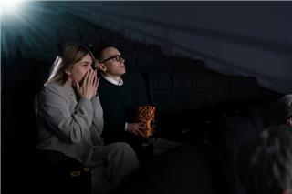 Σήμερα έμαθα: Γιατί το «Misattributed Arousal» κάνει τα τρομακτικά ραντεβού τα πιο σeξι