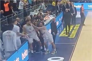 Τζέιμς και Οκόμπο πιάστηκαν στα χέρια μετά την ήττα της Μονακό από την Φενέρ, δείτε βίντεο