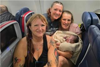 Επιβάτιδα της Delta Air Lines γέννησε μέσα στο αεροπλάνο πριν την προσγείωση στο Πόρτλαντ