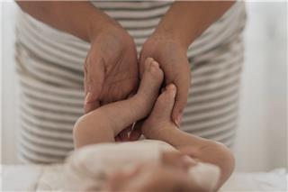 «Νταντάδες της γειτονιάς»: Aνοίγει η πλατφόρμα για γονείς - Πώς θα γίνουν οι αιτήσεις