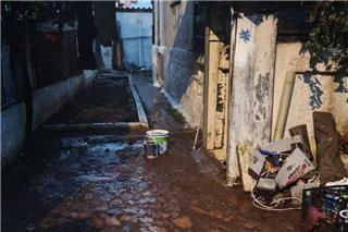 Το σημείο στο οποίο έχασε τη ζωή του ο 54χρονος, «βγήκε έξω και τον παρέσυρε το νερό», λέει φίλος του