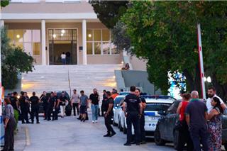 Νεκρή μία 90χρονη από τη φωτιά στο Σισμανόγλειο νοσοκομείο, υπέστη ανακοπή κατά την εκκένωση
