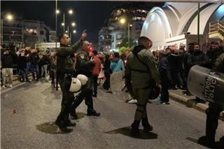 Τι έγινε στον Νέο Κόσμο κατά την Ανάσταση - Μπλόκο στο επικίνδυνο έθιμο με μολότοφ