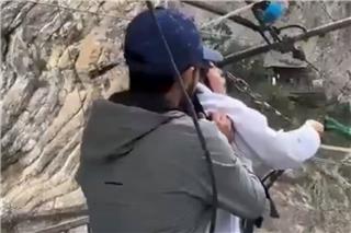 Νταγκεστάν: Τουρίστρια αναγκάστηκε σε βουτιά 80 μέτρων ενώ ούρλιαζε «Αφήστε με» ‑ Έρευνα στη Ρωσία