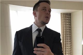 Μασκ στο Νταβός: «Σύντομα τα ρομπότ θα υπερτερούν αριθμητικά των ανθρώπων» - Το «καρφί» για Τραμπ