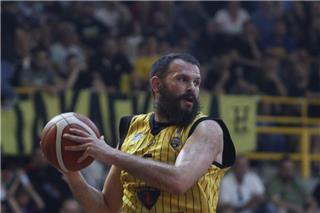 Ο Αντώνης Φώτσης συνεχίζει στον Ηλυσιακό για την 31η σεζόν της καριέρας του