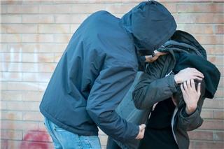 Ομάδα ανηλίκων επιτέθηκε με γροθιές και κλωτσιές σε δύο νεαρούς στην Κηφισιά, 5 συλλήψεις