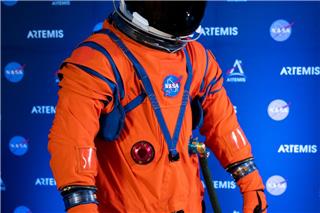 Σήμερα έμαθα: Γιατί οι αστροναύτες φοράνε πορτοκαλί