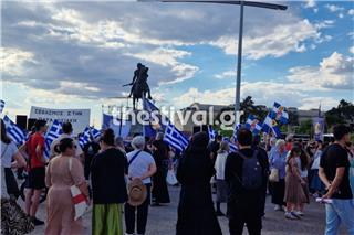 Θεσσαλονίκη: Σε εξέλιξη συγκέντρωση από χριστιανικά σωματεία κατά του Pride – Δείτε εικόνες και βίντεο