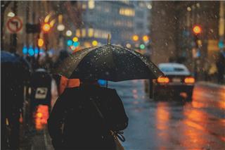 Καιρός: Σε εξέλιξη το πρώτο κύμα κακοκαιρίας - Επτά περιοχές σε red code - Μπαράζ κλήσεων στο 112